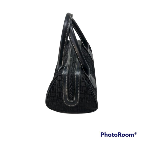 Tommy Hilfiger small Black hand bag with zip - Picture 2 of 4